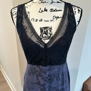 NIGHTGOWN Black & purple Lace 
SIZE MEDIUM
